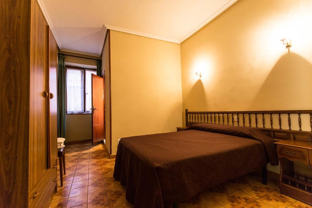 Pension Iberia Llanes Kamer foto