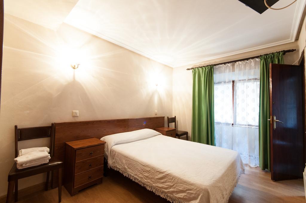 Pension Iberia Llanes Kamer foto