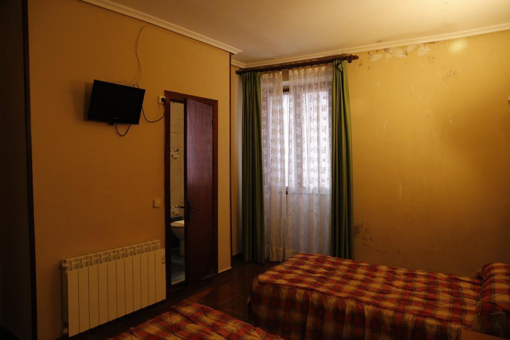 Pension Iberia Llanes Buitenkant foto